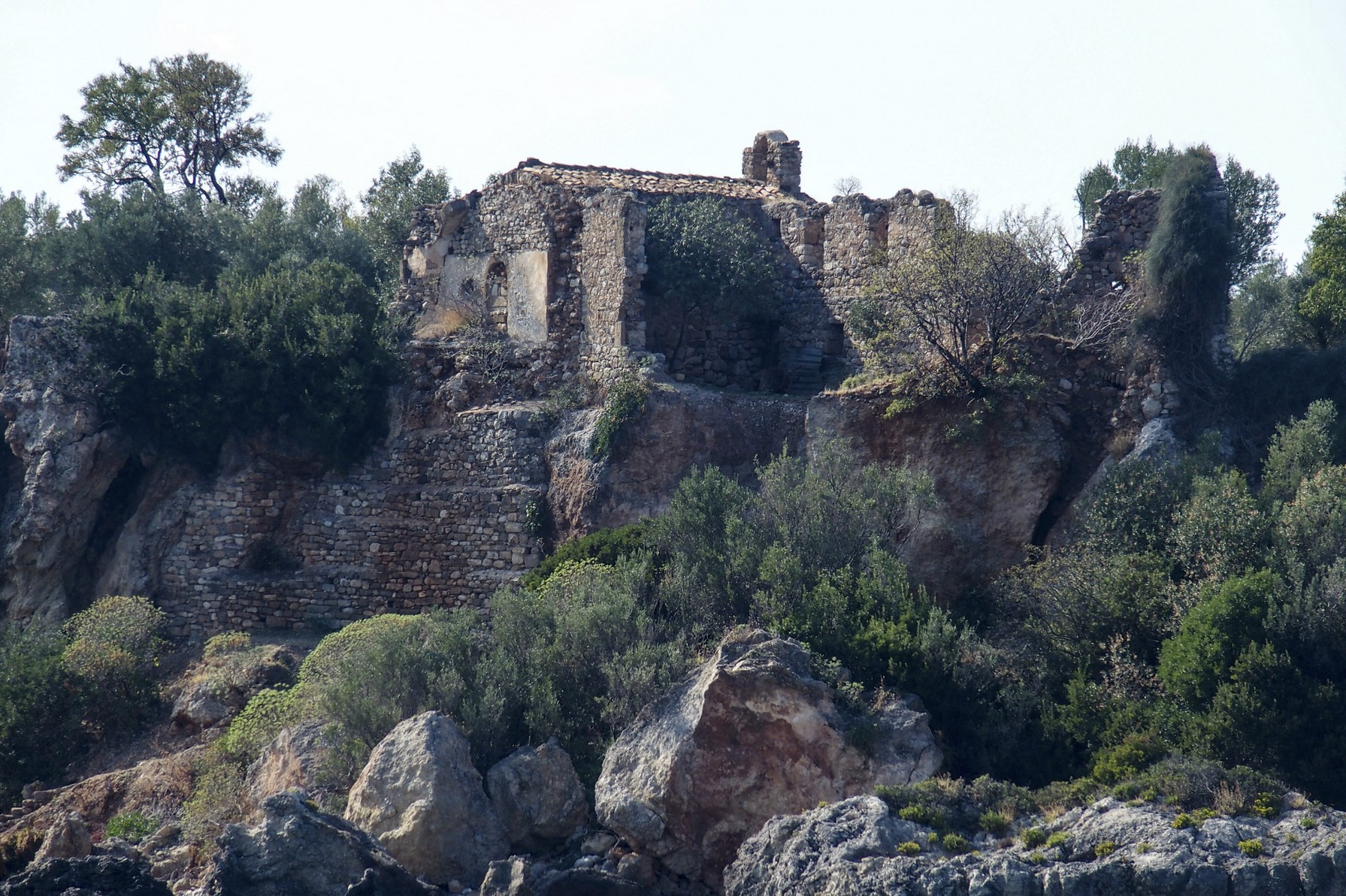 Καλαμάτα: Οι αφόρητες πιέσεις, η παράνομη δόμηση και η σιγή του ΥΠΕΝ