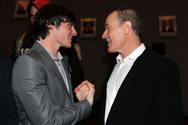 RJ Mitte: Το συγκινητικό “αντίο” του Bryan Cranston – “Θα μου λείψεις, γιε μου”