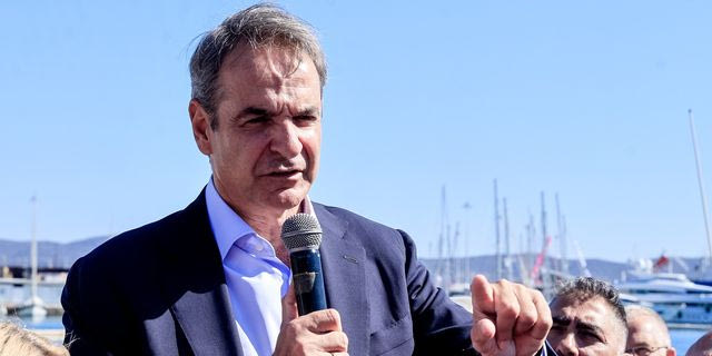 Συνάντηση του Πρωθυπουργού Κυριάκου Μητσοτάκη με κατοίκους στο Λαύριο.
