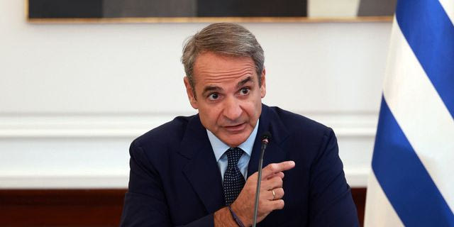 Τα “καμπανάκια” Μητσοτάκη για το “ύφος” και την“αλαζονεία”