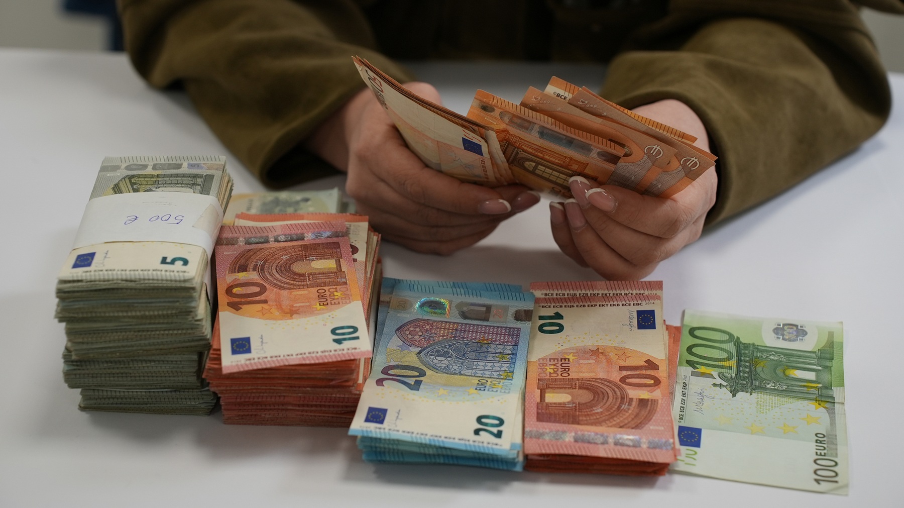 “Ξέπλεναν” βρώμικο χρήμα μέσω εταιρειών κοινής ωφέλειας – Πώς δρούσε το κύκλωμα