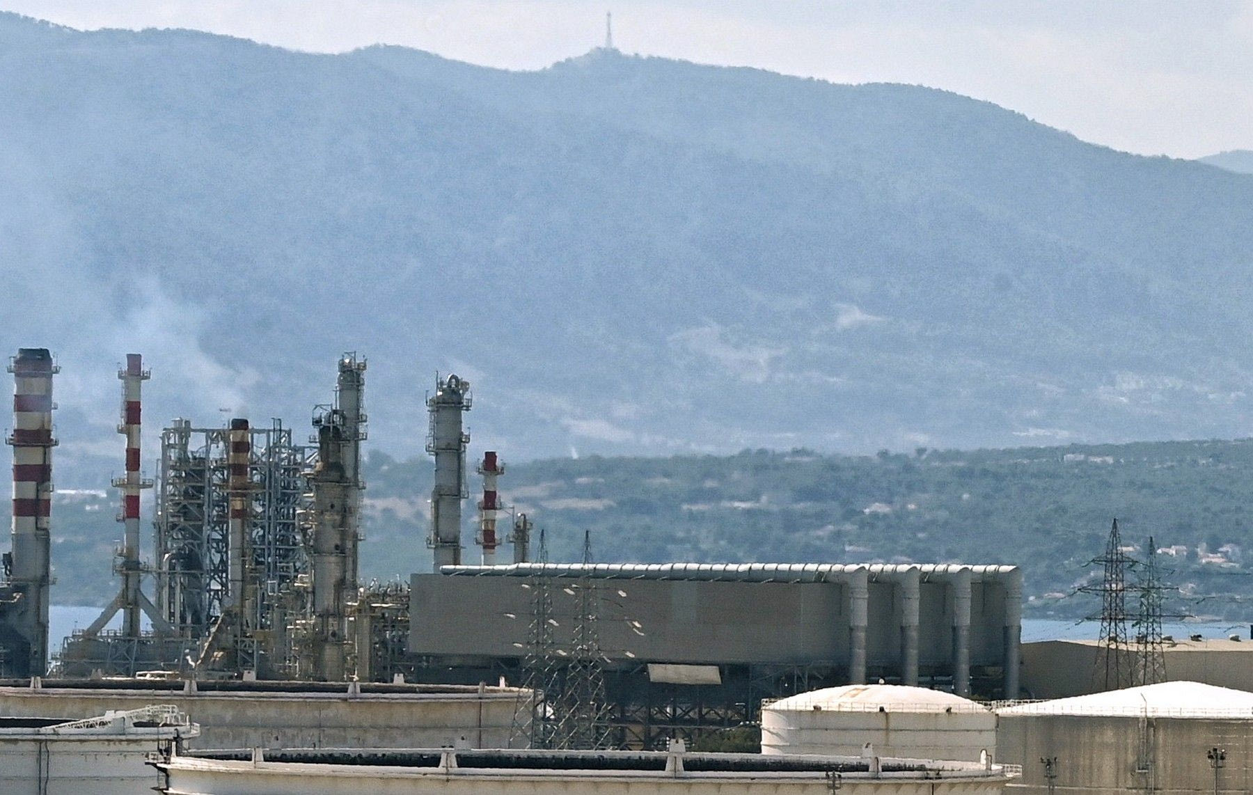 Έκρηξη στην Motor Oil: Νεκρός ο ένας από τους δύο τραυματίες