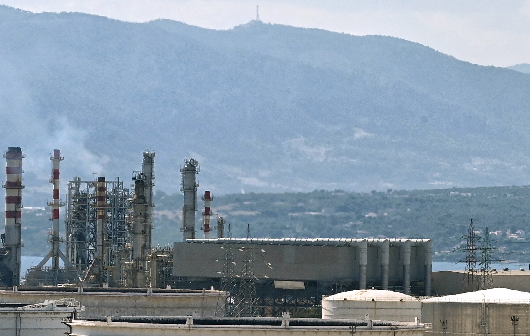 Έκρηξη στην Motor Oil: Νεκρός ο ένας από τους δύο τραυματίες