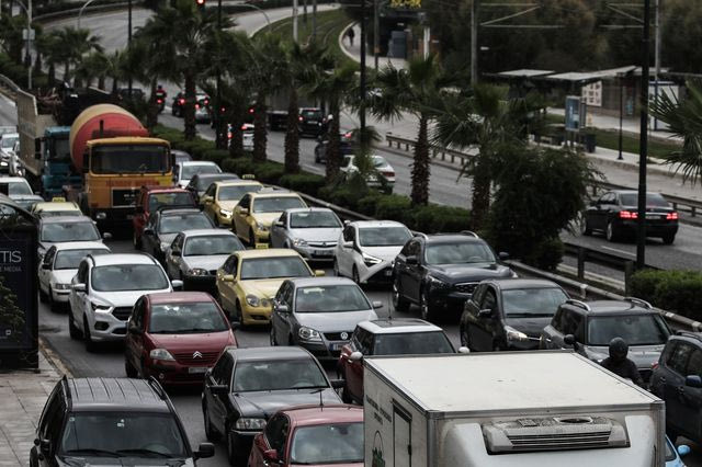 Η μεγάλη πληγή της χώρας, η Αθήνα, και τα γιατροσόφια των κομμάτων
