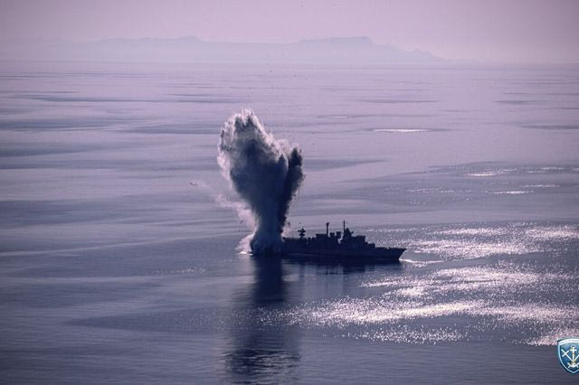 Το Πολεμικό Ναυτικό βύθισε την παροπλισμένη φρεγάτα “Μπουμπουλίνα” – Εντυπωσιακό βίντεο