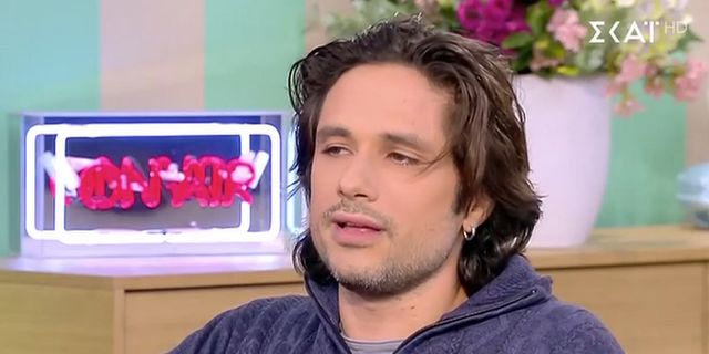 Γ. Νιάρρος: Όποτε βλέπω πισίνα θέλω να μπω, το “κουβαλάω” από τα βόρεια προάστια