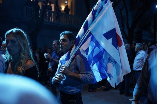 Η ΝΔ ανάβει τον πυρσό για τη σκιά του Σαμαρά