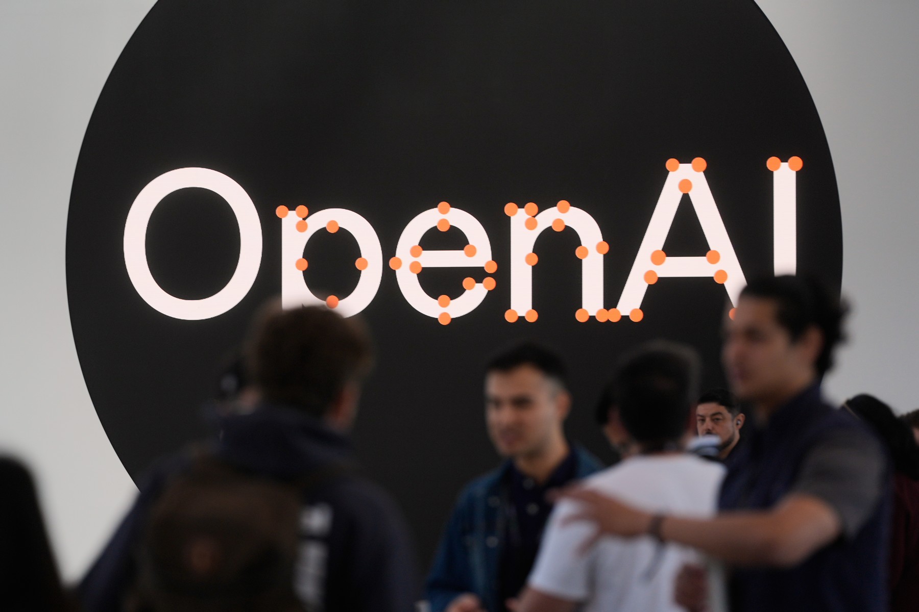 Στέλεχος ασφαλείας της OpenAI παραιτείται και κρούει τον κώδωνα για “ανεξέλεγκτους” AI agents