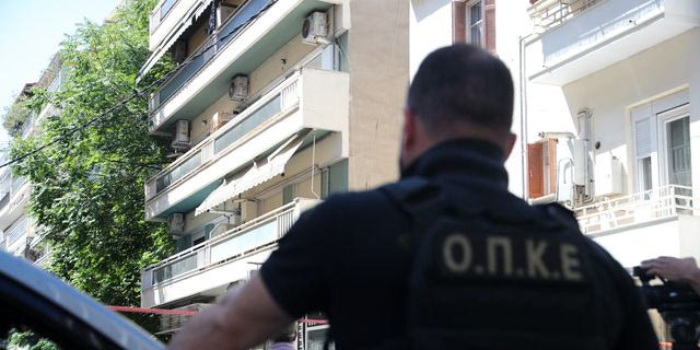 Πετρούπολη: Πέταξαν μπουκάλι με εύφλεκτο υλικό σε κατάστημα τυχερών παιχνιδιών