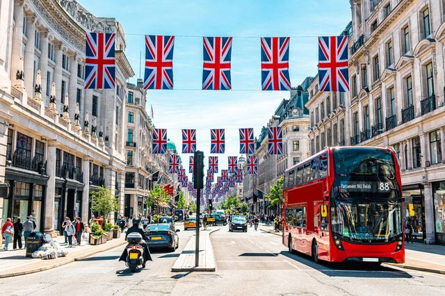 Λονδίνο: Η διάσημη Oxford Street γίνεται πεζόδρομος – Τι αλλάζει στις μετακινήσεις