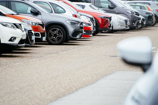 Γλυφάδα: Πάρκαραν με το αζημίωτο αυτοκίνητα πελατών σε δημόσιους χώρους – 5 συλλήψεις