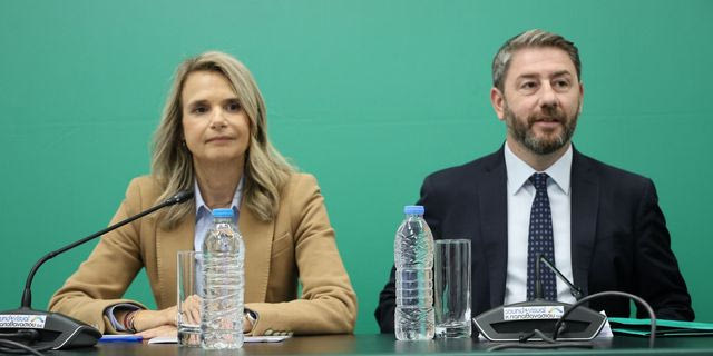 ΠΑΣΟΚ: Η παρουσία της πρότασης για το ιδιωτικό χρέος – LIVE ΕΙΚΟΝΑ
