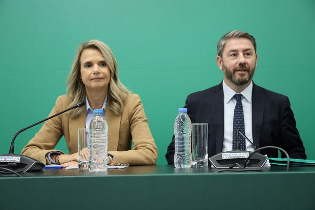 ΠΑΣΟΚ: Η παρουσία της πρότασης για το ιδιωτικό χρέος – LIVE ΕΙΚΟΝΑ