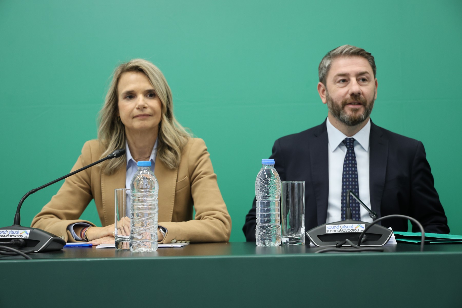 ΠΑΣΟΚ: Η παρουσία της πρότασης για το ιδιωτικό χρέος – LIVE ΕΙΚΟΝΑ