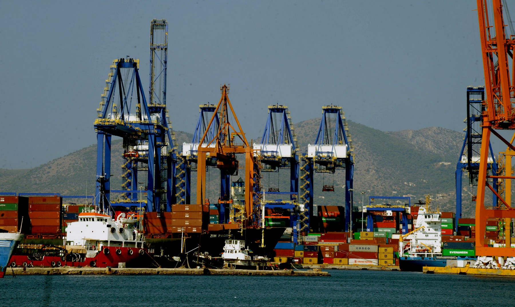 Πειραιάς: Καθυστερήσεις έως 8,5 ώρες στις πλοηγήσεις – “Καμπανάκι” από τη Διεθνή Ναυτιλιακή Ένωση