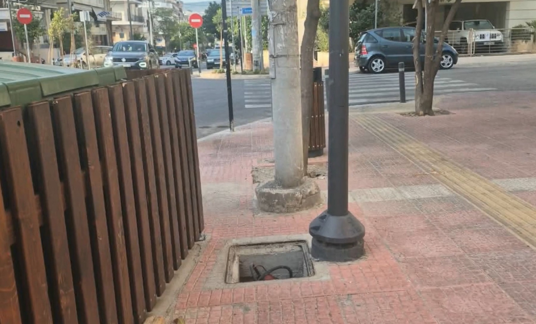 Πειραιάς: Έκλεψαν 23 καπάκια φρεατίων από την οδό Κλεισόβης