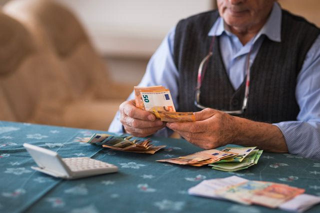 Συντάξεις Νοεμβρίου: Από σήμερα οι πρώτες πληρωμές – Το χρονοδιάγραμμα