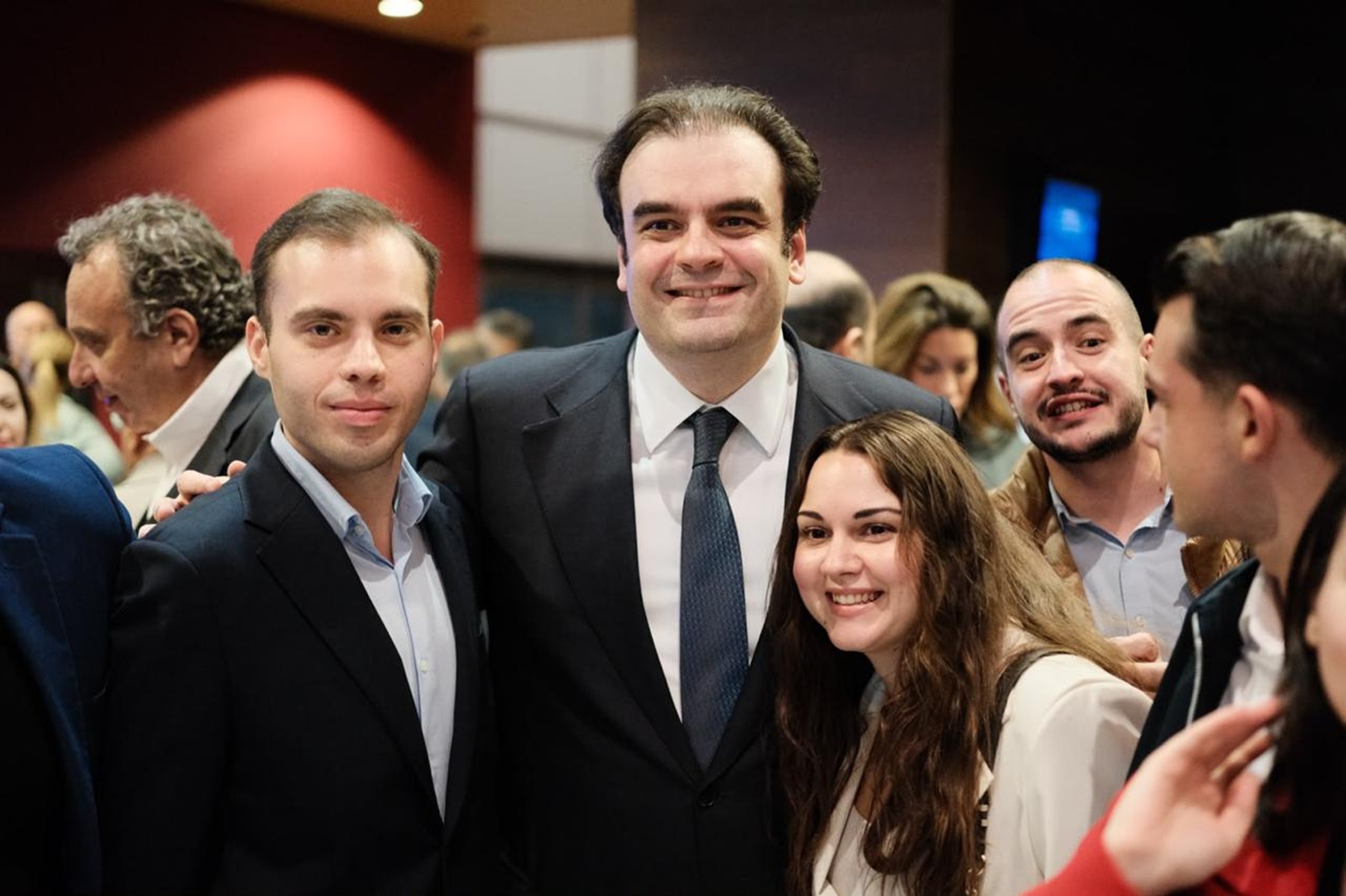 Πιερρακάκης:”Η βία δεν είναι ποτέ ανεκτή” – Το μήνυμα για τη Γαλλία και οι προκλήσεις της Ευρώπης