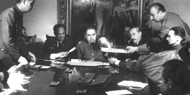 Α. Καπαράκης: Γιατί το φάντασμα του Πινοτσέτ πλανιέται ακόμη πάνω από τη Χιλή