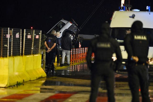 Πώς συνέβη η οικογενειακή τραγωδία στον Πειραιά – Τρεις νεκροί από πτώση αυτοκινήτου στο λιμάνι