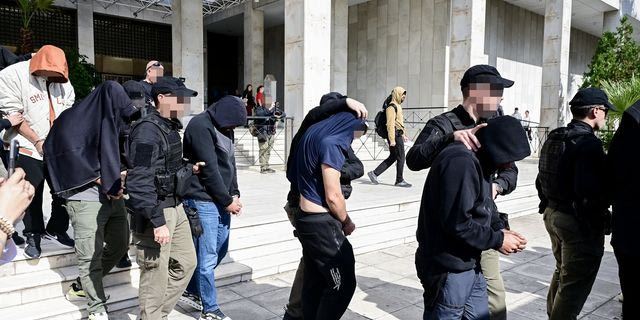 Pizza Fan: Ποινική δίωξη για κακουργήματα σε βάρος των 23 συλληφθέντων