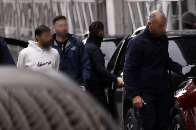 Έκρηξη στην Πλάκα: Ποινική δίωξη για κακουργήματα στους τρεις κλέφτες χαλκού