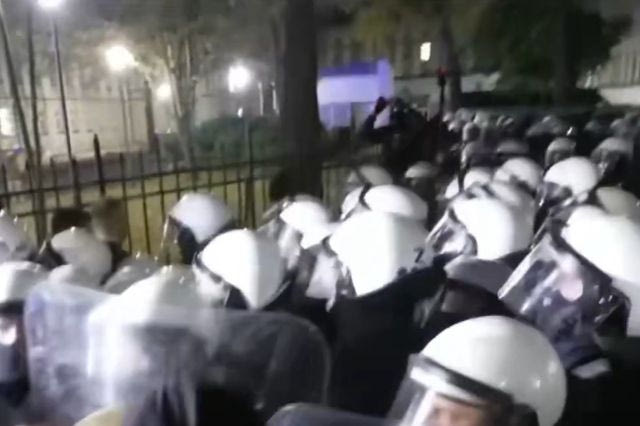 Πολωνία: Υπό αστυνομικό κλοιό το Συνταγματικό Δικαστήριο – Ένταση στην είσοδο του προέδρου Ναβρότσκι