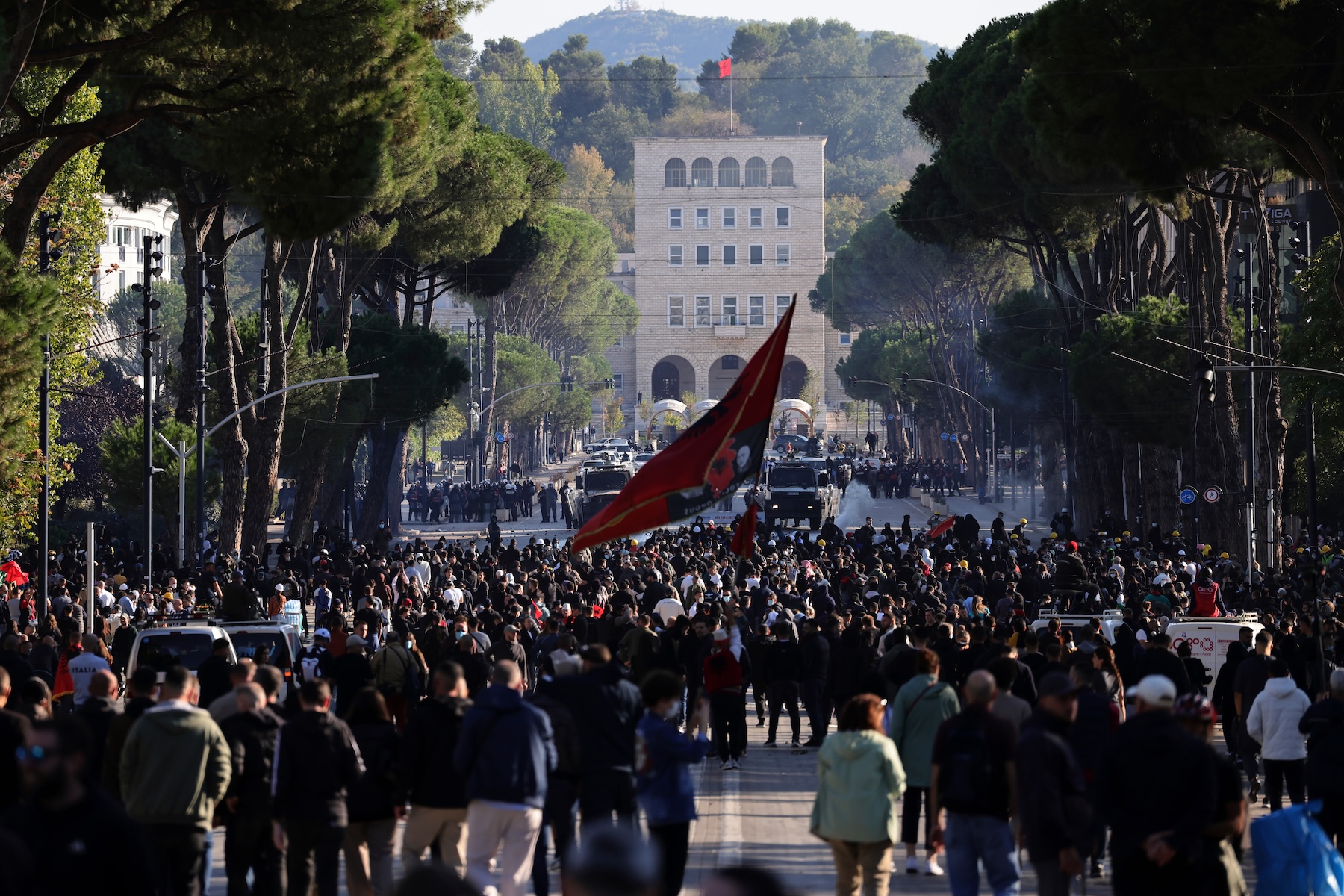 Αλβανία: Στα άκρα η πολιτική κρίση – Ο Ράμα επιμένει σε διάλογο, στους δρόμους οι διαδηλωτές