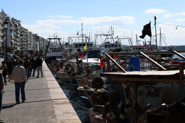 Θεσσαλονίκη: Τρίτη ημέρα αποκλεισμού του λιμανιού από τους ψαράδες