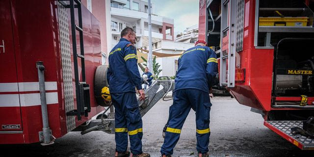 Υπό έλεγχο η φωτιά σε κατάστημα στο κέντρο της Αθήνας
