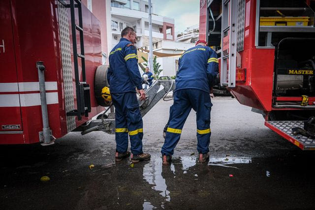 Φωτιά σε κατάστημα στο κέντρο της Αθήνας
