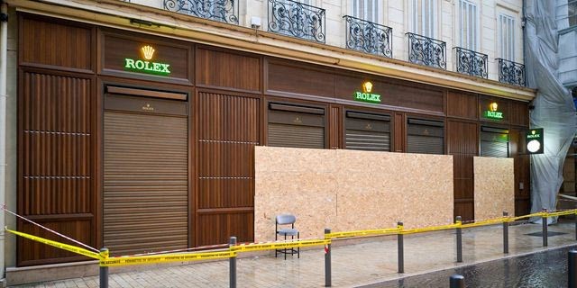 Γαλλία: Από τις λεηλασίες στο… Vinted – Αγγελίες με ύποπτα κλοπιμαία μετά τις ταραχές