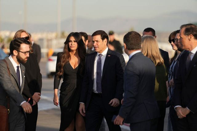 Νέα δημοσιεύματα για αποπομπή Γκίλφοϊλ – Οργή Τραμπ και Ρούμπιο μετά τις καταγγελίες