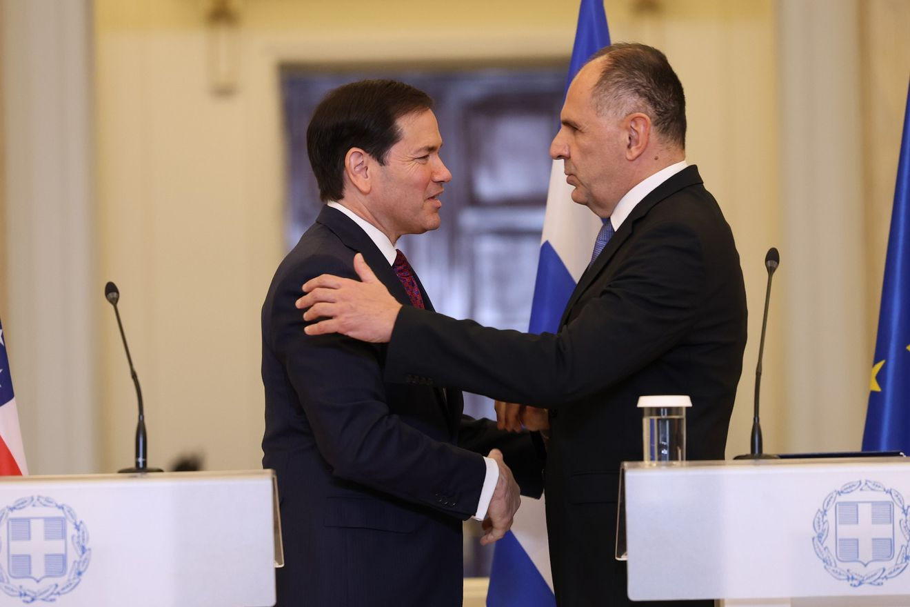 Το μεγάλο χάσμα κυβερνώντων – κυβερνώμενων: Δεν δίνουν δεκάρα…