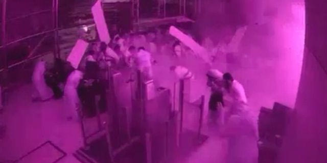 Στιγμιότυπο από την επίθεση των Χούθι στο αεροδρόμιο του Ριάντ, στη Σαουδική Αραβία
