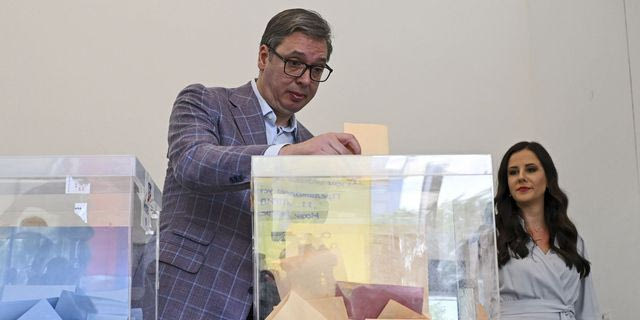 Εκλογές στη Σερβία: Άνοιξαν οι κάλπες στη σκιά της πολιτικής πόλωσης – Φόβοι για επεισόδια