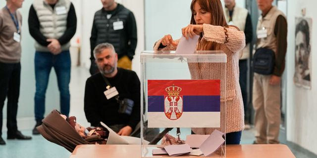 Εκλογές στη Σερβία: Θεαματική άνοδος της συμμετοχής – Καταγγελίες για βία και παρατυπίες