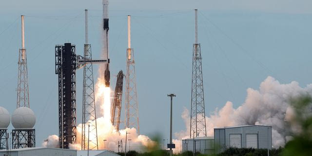 Η εκτόξευση του πυραύλου Falcon 9 της εταιρείας SpaceX