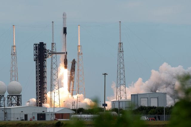 Η εκτόξευση του πυραύλου Falcon 9 της εταιρείας SpaceX