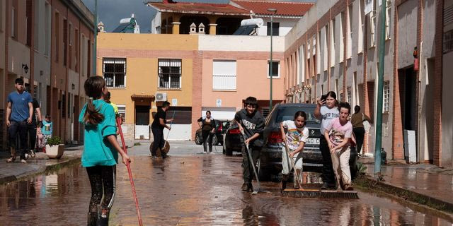 Ισπανία: Χείμαρροι λάσπης κατάπιαν δρόμους και αυτοκίνητα – Μία νεκρή