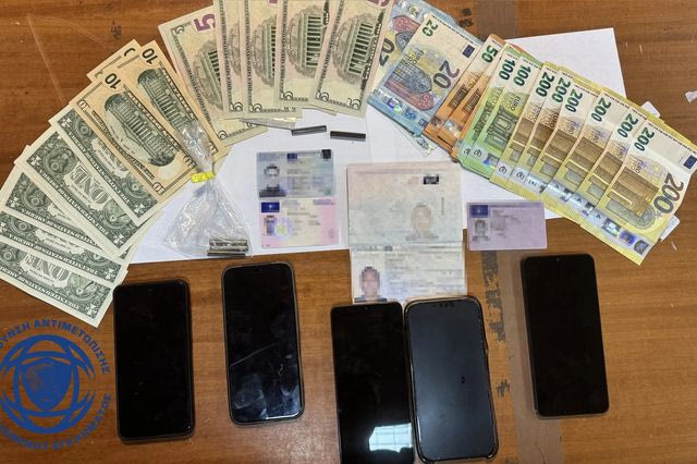 Εξαρθρώθηκε σπείρα που διέπραττε κλοπές σε οχήματα με τη μέθοδο του “σκασμένου ελαστικού”