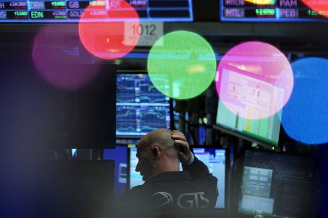 Ευρωπαϊκά χρηματιστήρια: Άνοιγμα με πτώση στη σκιά του κόστους δανεισμού