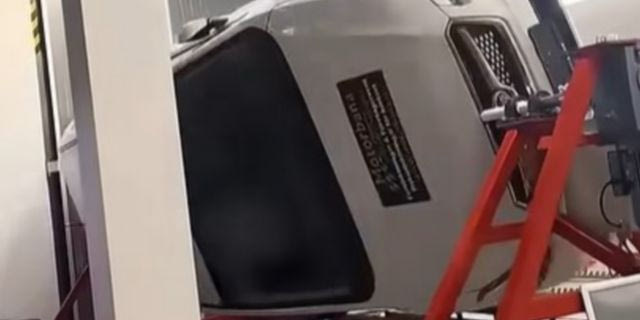 Πίστες με λάδια, ανατροπές και συγκρούσεις – Βρήκαμε το πιο ακραίο τεστ για δίπλωμα οδήγησης
