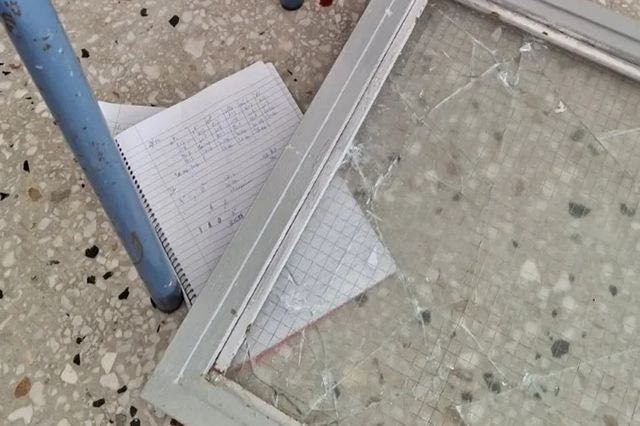 Μεσολόγγι: Μαθητής καταπλακώθηκε από παράθυρο μέσα στην τάξη – Τραυματίστηκε στο κεφάλι