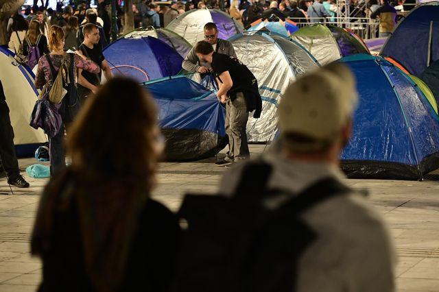 Φοιτητές στήνουν σκηνές στο Σύνταγμα – Ξεκινά το διήμερο κινητοποιήσεων