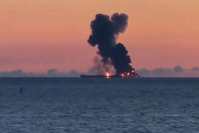 Ρωσία: Πυρκαγιά σε τάνκερ που επλήγη από drones στη Μαύρη Θάλασσα