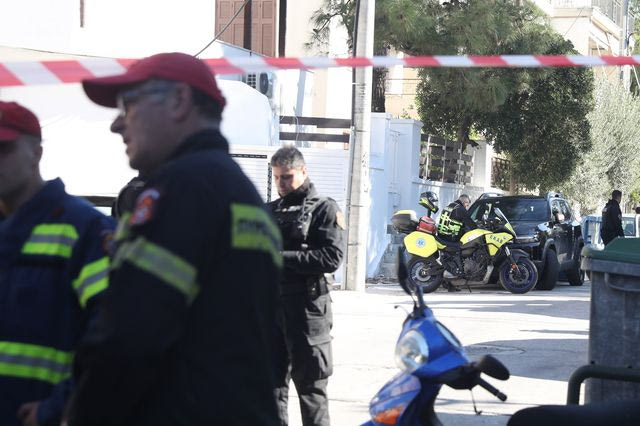 Εντοπίστηκε ύποπτη βαλίτσα κοντά στην Αστυνομική διεύθυνση Πειραιά – Στο σημείο το ΤΕΕΜ