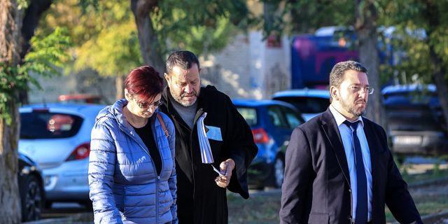 Δίκη για Τέμπη: “Η θυγατέρα μου επέστρεφε με τρένο-ωρολογιακή βόμβα”