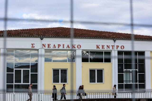 Δίκη για τα Τέμπη: Άκουσα άτομα να φωνάζουν ”βοήθεια καίγομαι” – Καταθέτουν επιζώντες του βαγονιού Β2