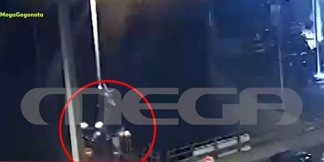 Καλλιθέα: Βίντεο ντοκουμέντο από το τροχαίο, στο οποίο τραυματίστηκε σοβαρά η 27χρονη